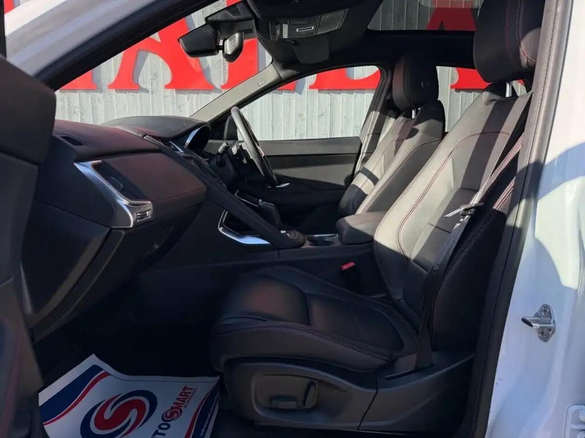 2020-jaguar-e-pace-20-i4d-chequered-flag-180ps-big-32