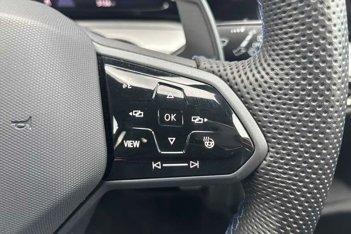 2023-volkswagen-golf-20-tsi-r-320ps-hatchback-big-14