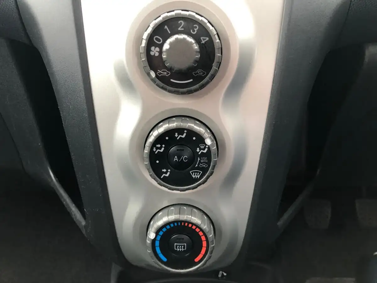 2008-toyota-yaris-10-tr-3d-big-9