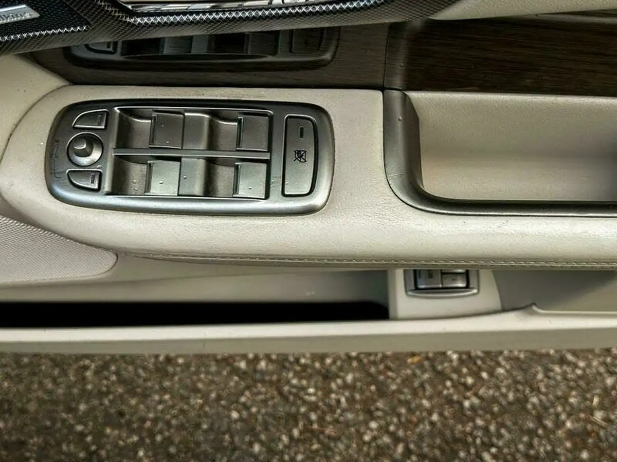 2010-jaguar-xf-50-xfr-big-32