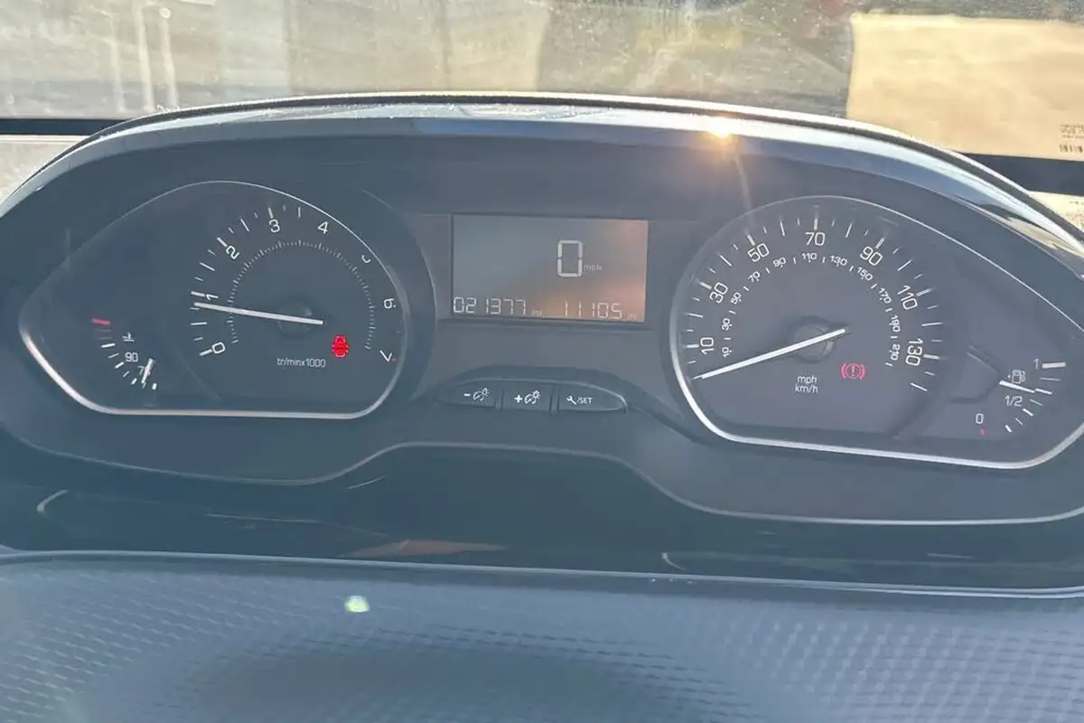 2018-peugeot-208-12-puretech-active-82bhp-ss-big-44