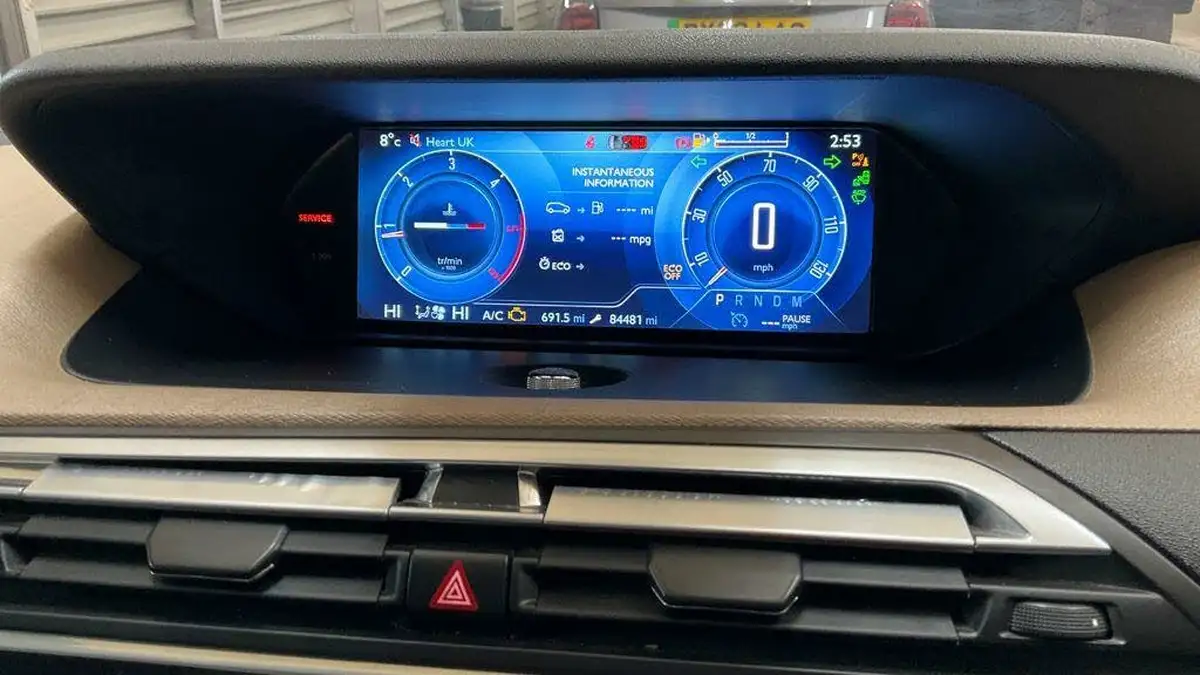 2015-citroen-grand-c4-picasso-20hdi-exclusive-eat6-auto-big-11