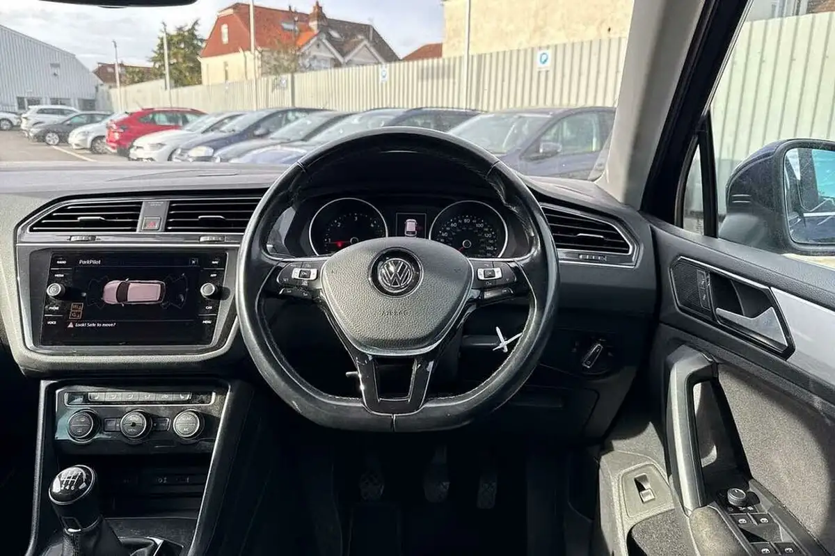 2017-volkswagen-tiguan-20tdi-se-navigation-150ps-ss-big-13