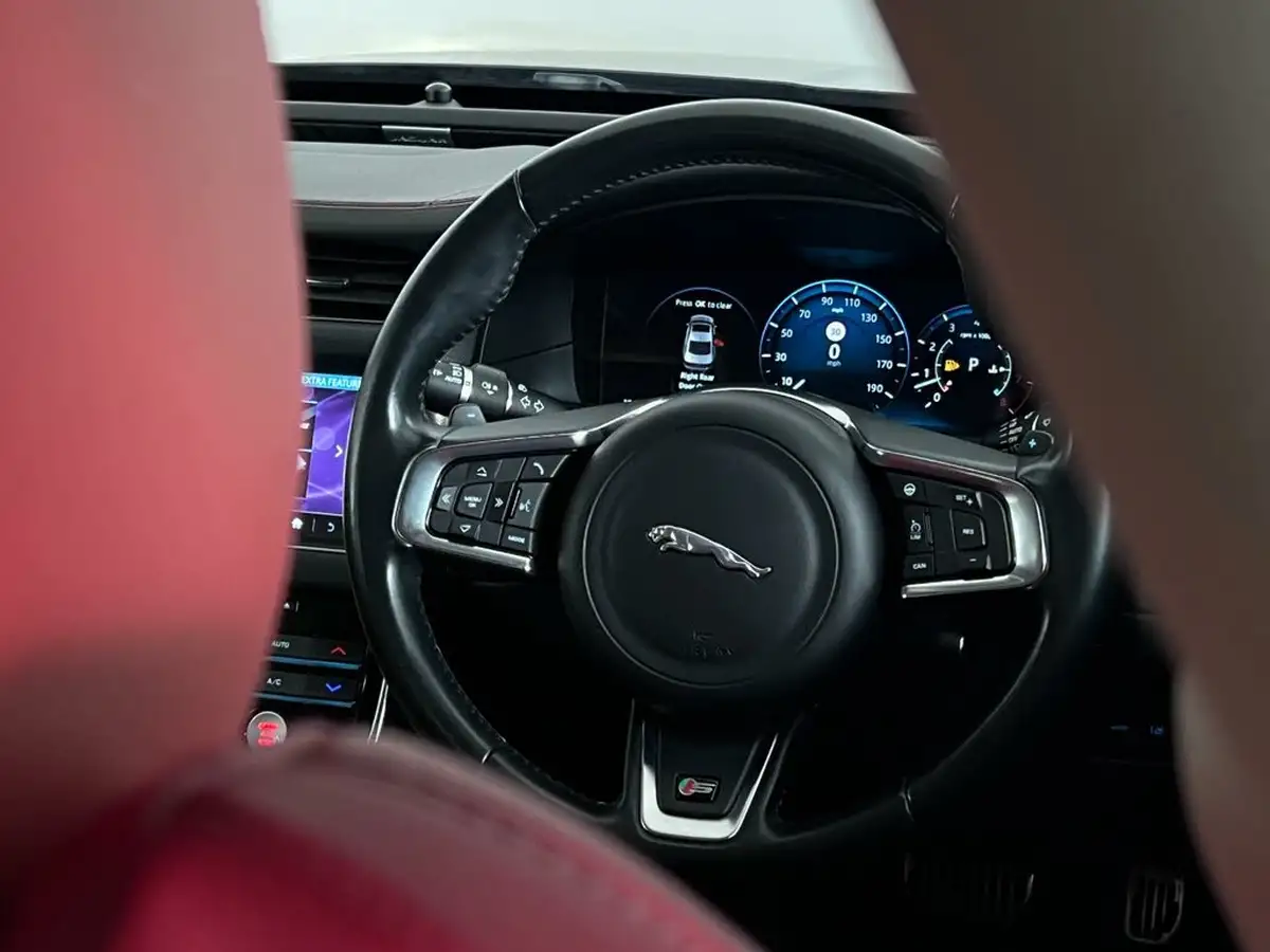 2017-jaguar-xf-30-s-big-16