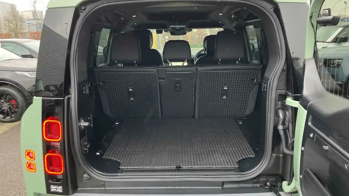 2023-land-rover-110-defender-30-d300-75th-edition-big-9