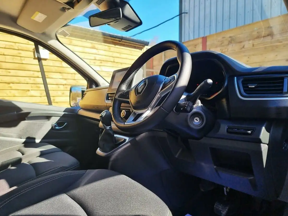2024-renault-trafic-passenger-20-blue-dci-ll30-170-extra-big-17
