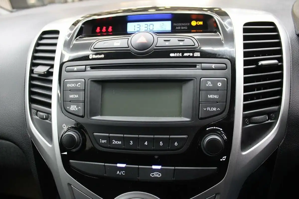 2016-hyundai-ix20-16-se-big-22