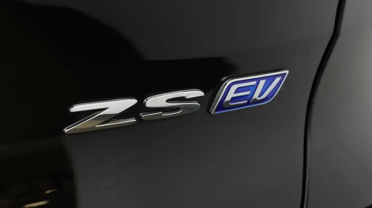 2023-mg-zs-suv-e-trophy-connect-ev-156ps-long-range-big-20