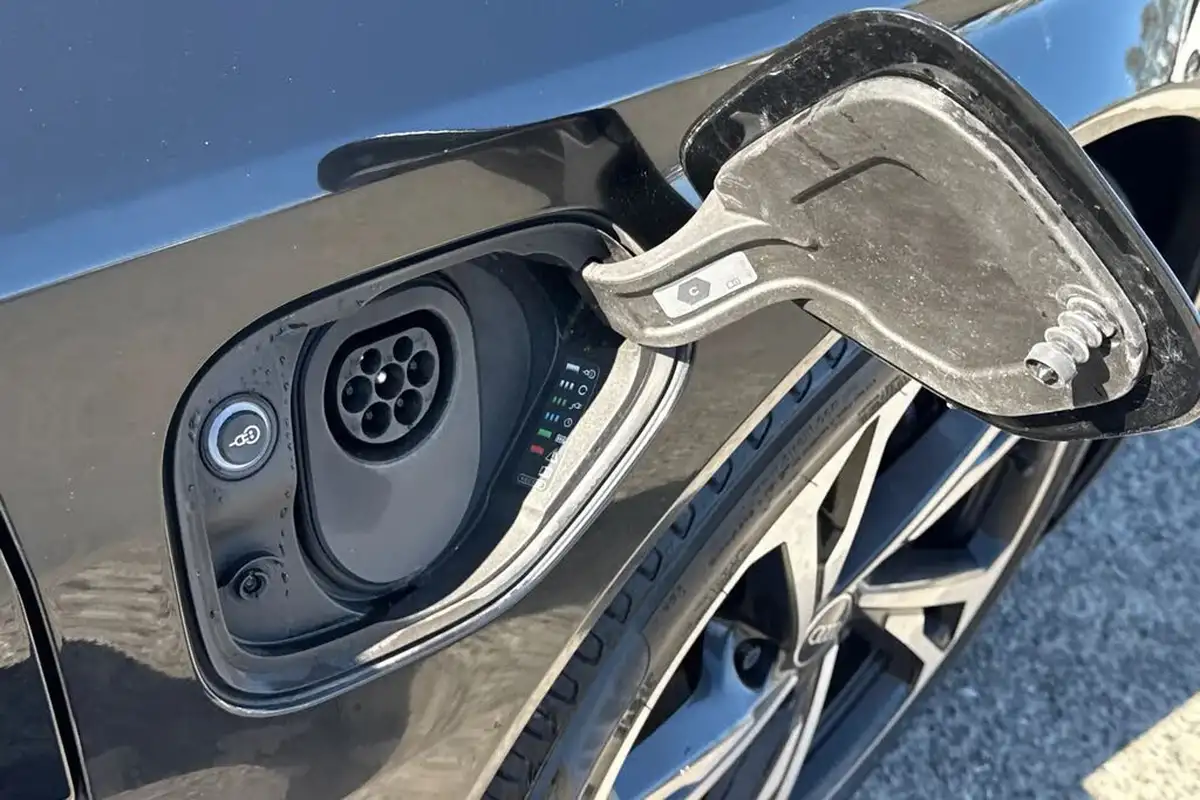 2022-audi-e-tron-gt-e-big-25