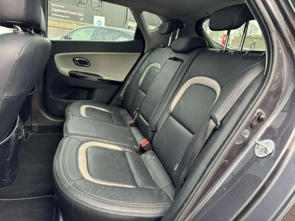 2014-kia-ceed-16crdi-4-tech-hatchback-big-11