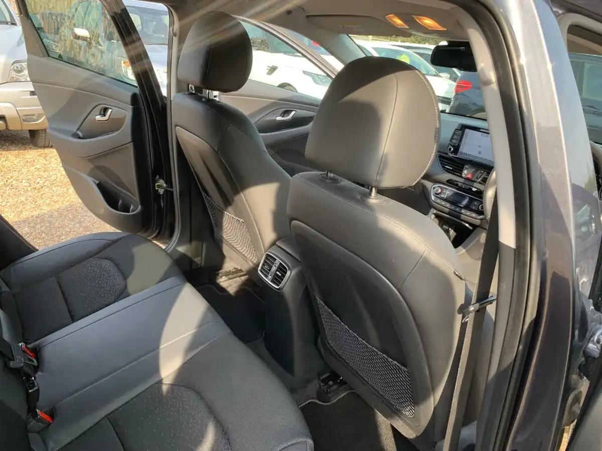 2017-hyundai-i30-14-t-gdi-premium-tourer-big-42