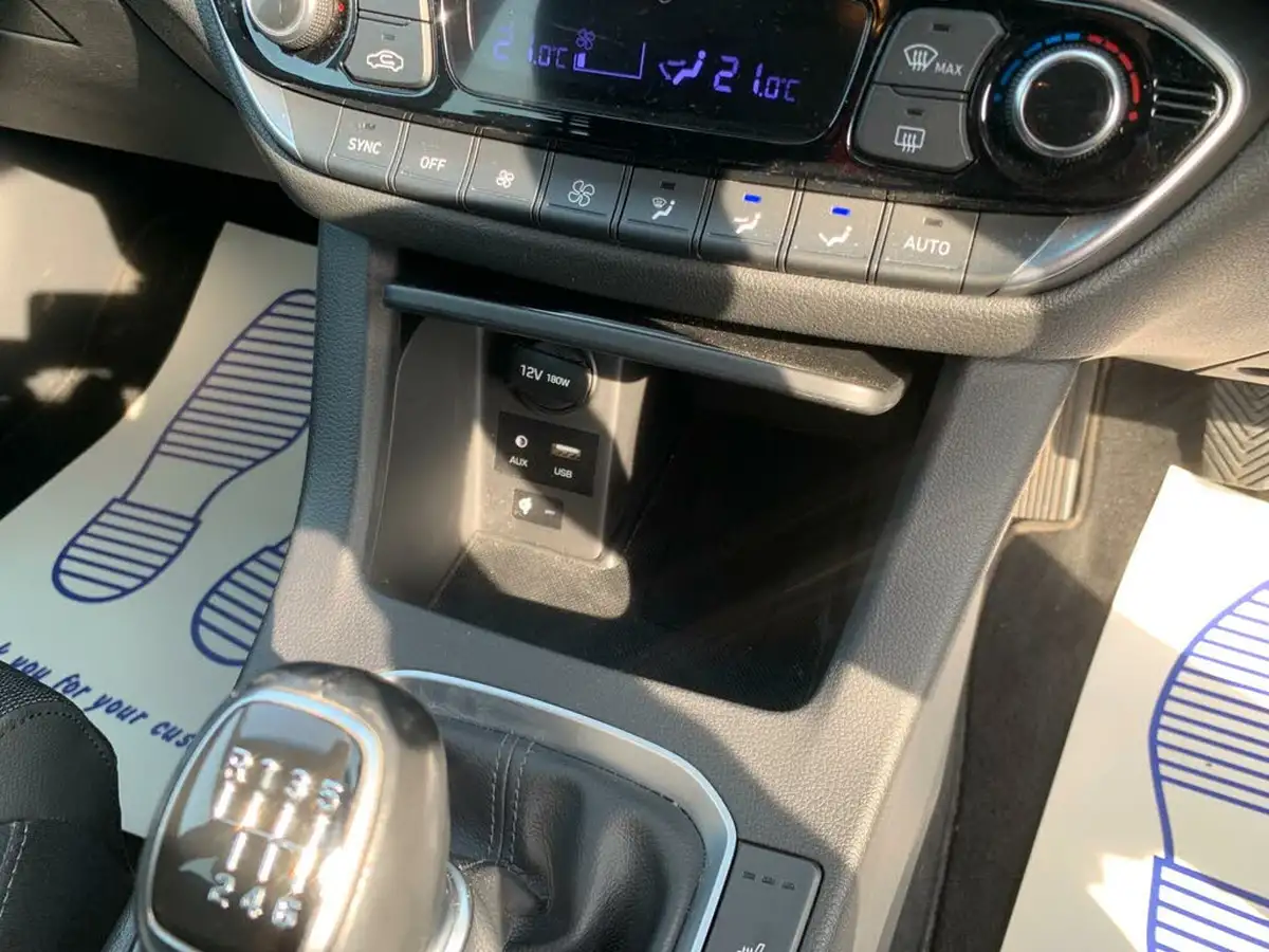 2017-hyundai-i30-14-t-gdi-premium-tourer-big-18