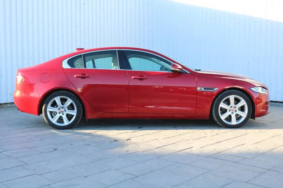 2018-jaguar-xe-20d-portfolio-180ps-1999cc-auto-big-1