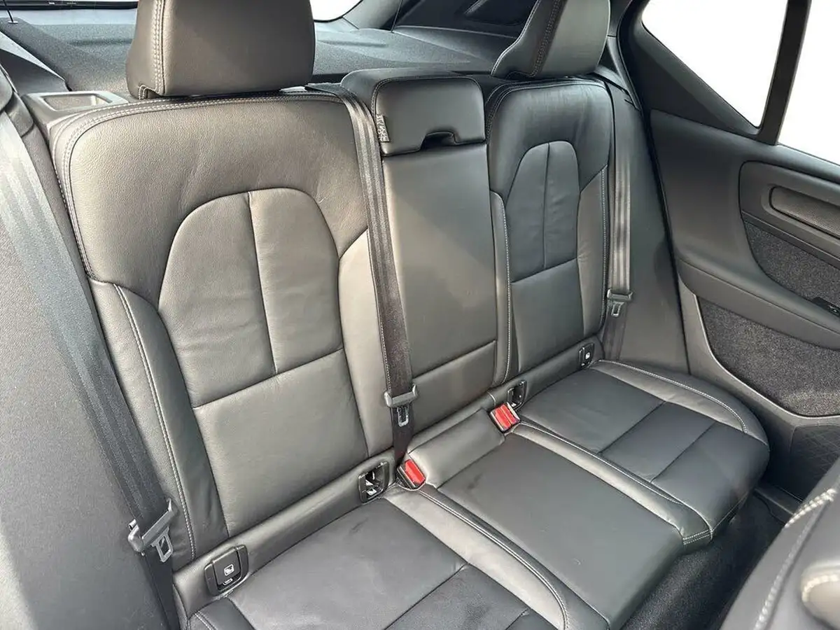 2022-volvo-xc40-20-b4-plus-awd-big-12