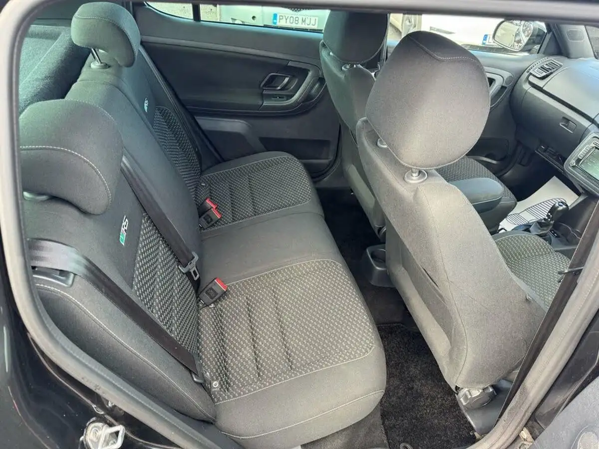 2013-skoda-fabia-14-vrs-hatchback-big-4