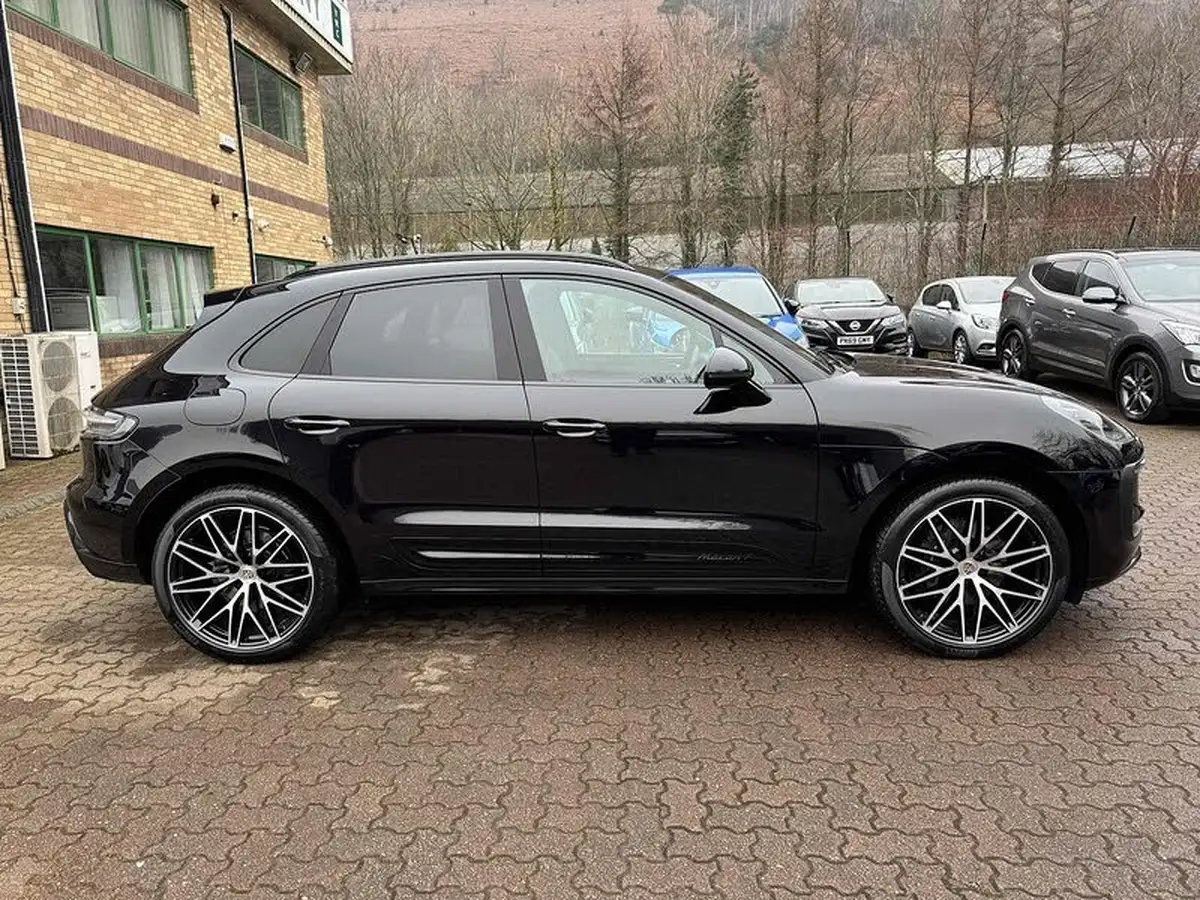 2022-porsche-macan-20-big-4