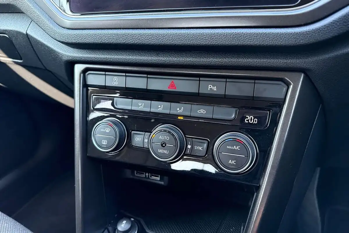 2020-volkswagen-t-roc-15-tsi-se-big-42