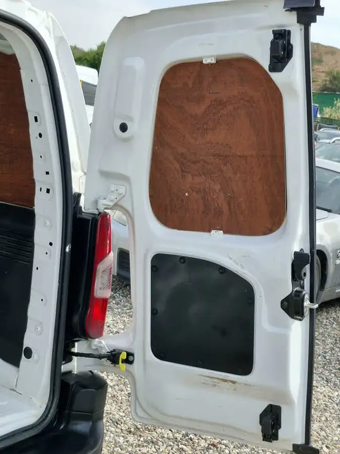 2020-citroen-berlingo-15bluehdi-1000-enterprise-100pseu6dt-e-ss-panel-big-33
