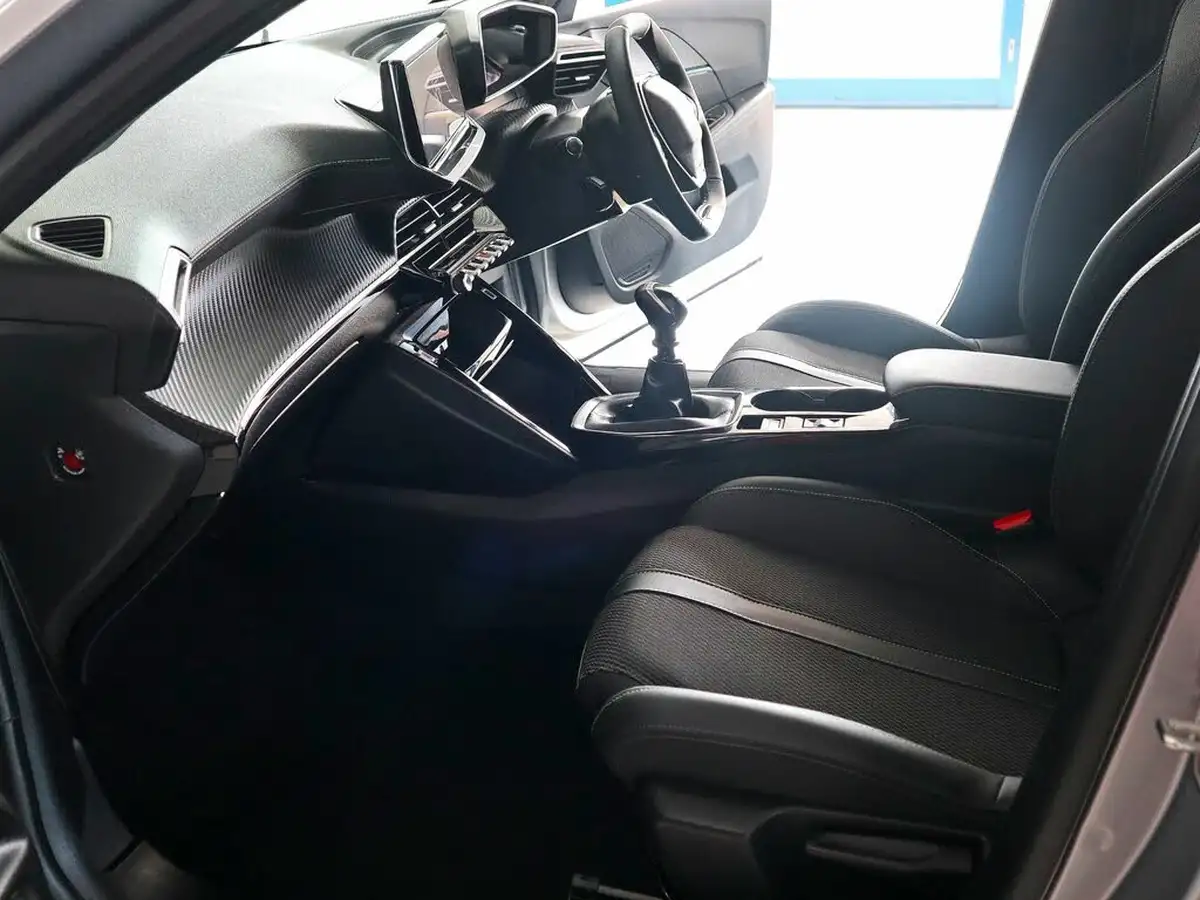2024-peugeot-208-12-puretech-gt-100ps-big-3