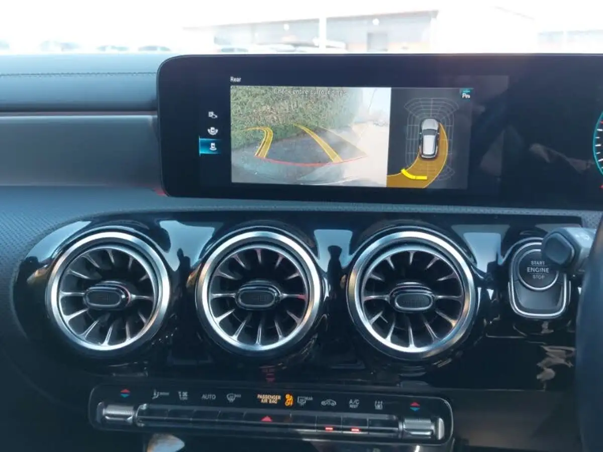 2021-mercedes-benz-cla-big-10