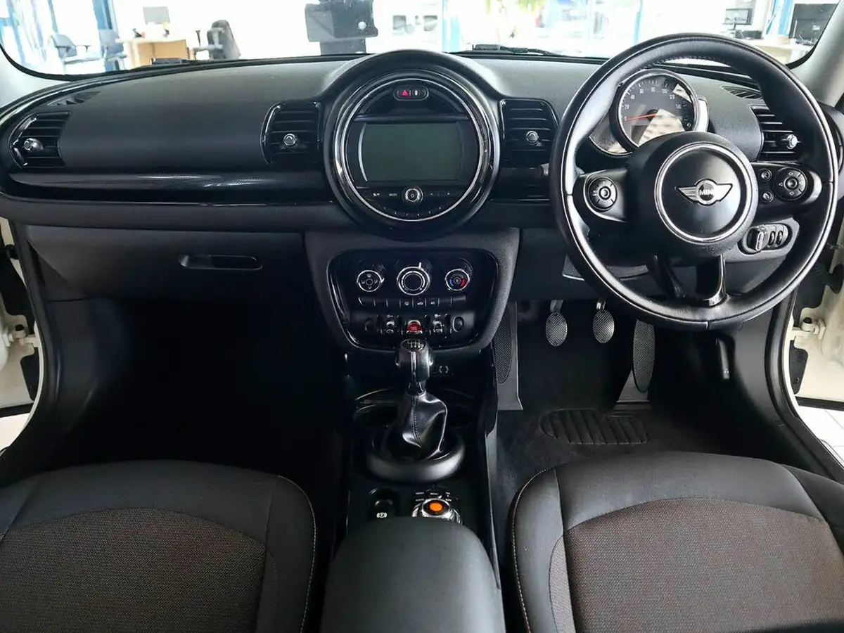 2017-mini-clubman-15-cooper-black-ss-big-21
