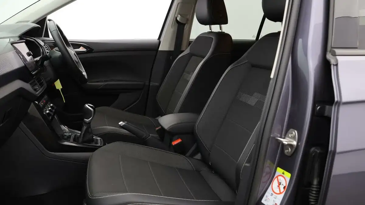 2023-volkswagen-t-cross-10-tsi-black-edition-110ps-big-13