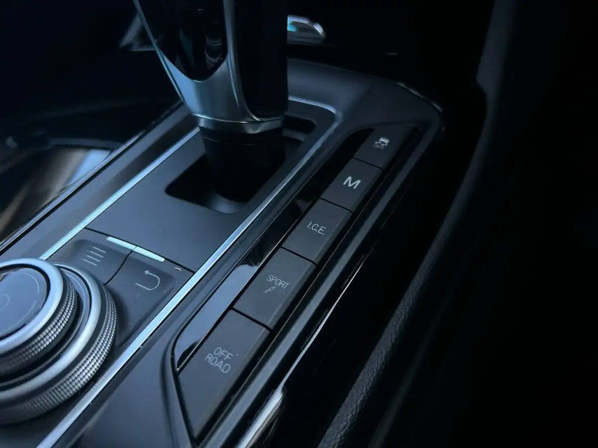 2017-maserati-levante-30td-awd-big-51