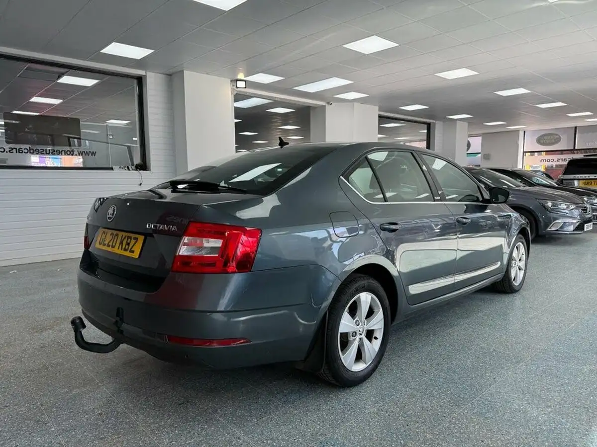 2020-skoda-octavia-10-tsi-se-technology-115ps-hatchback-big-6