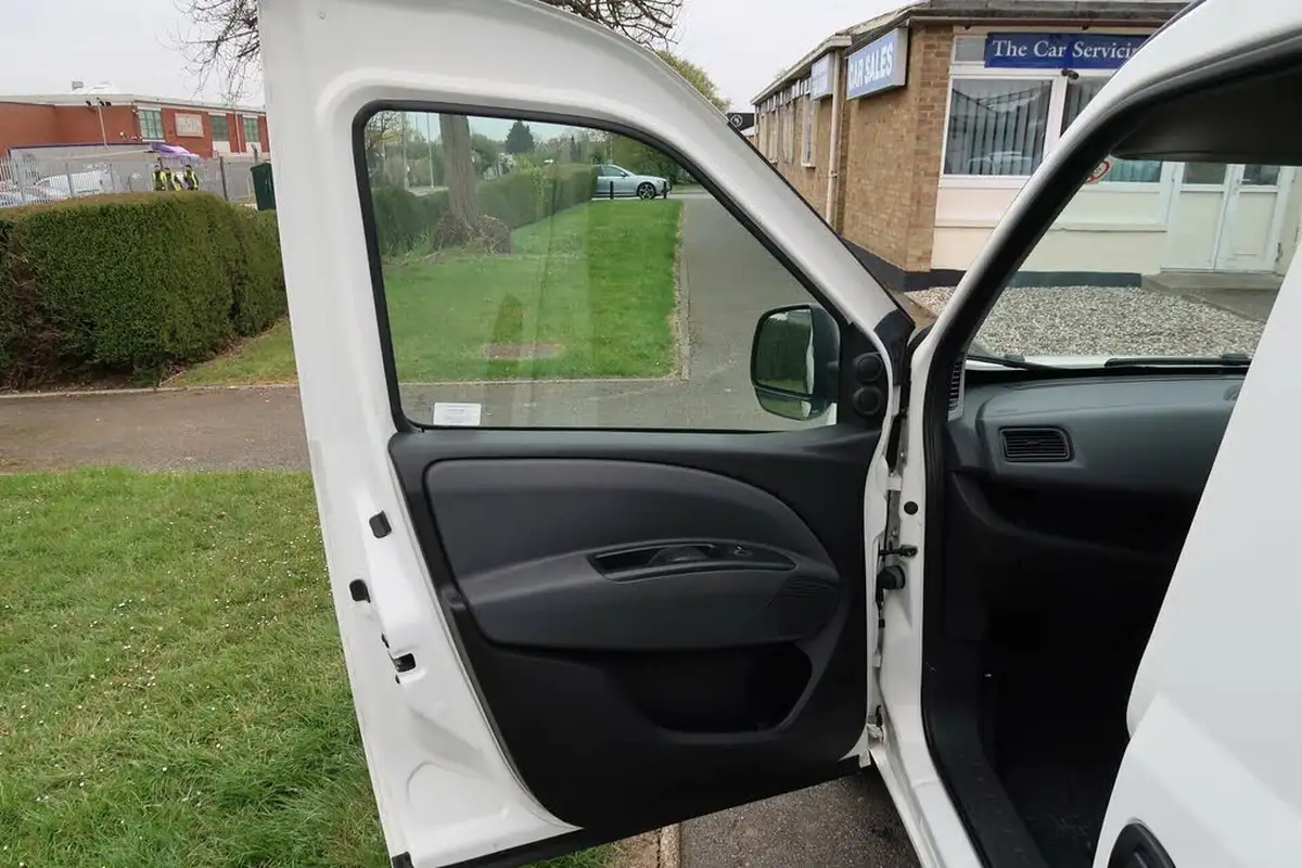 2021-fiat-doblo-cargo-16td-l2h1-maxi-tecnico-120bhpeu6dt-panel-van-big-23