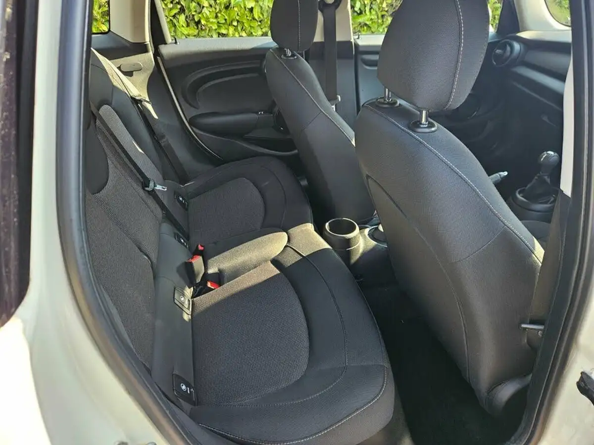 2017-mini-cooper-12-one-5d-big-11