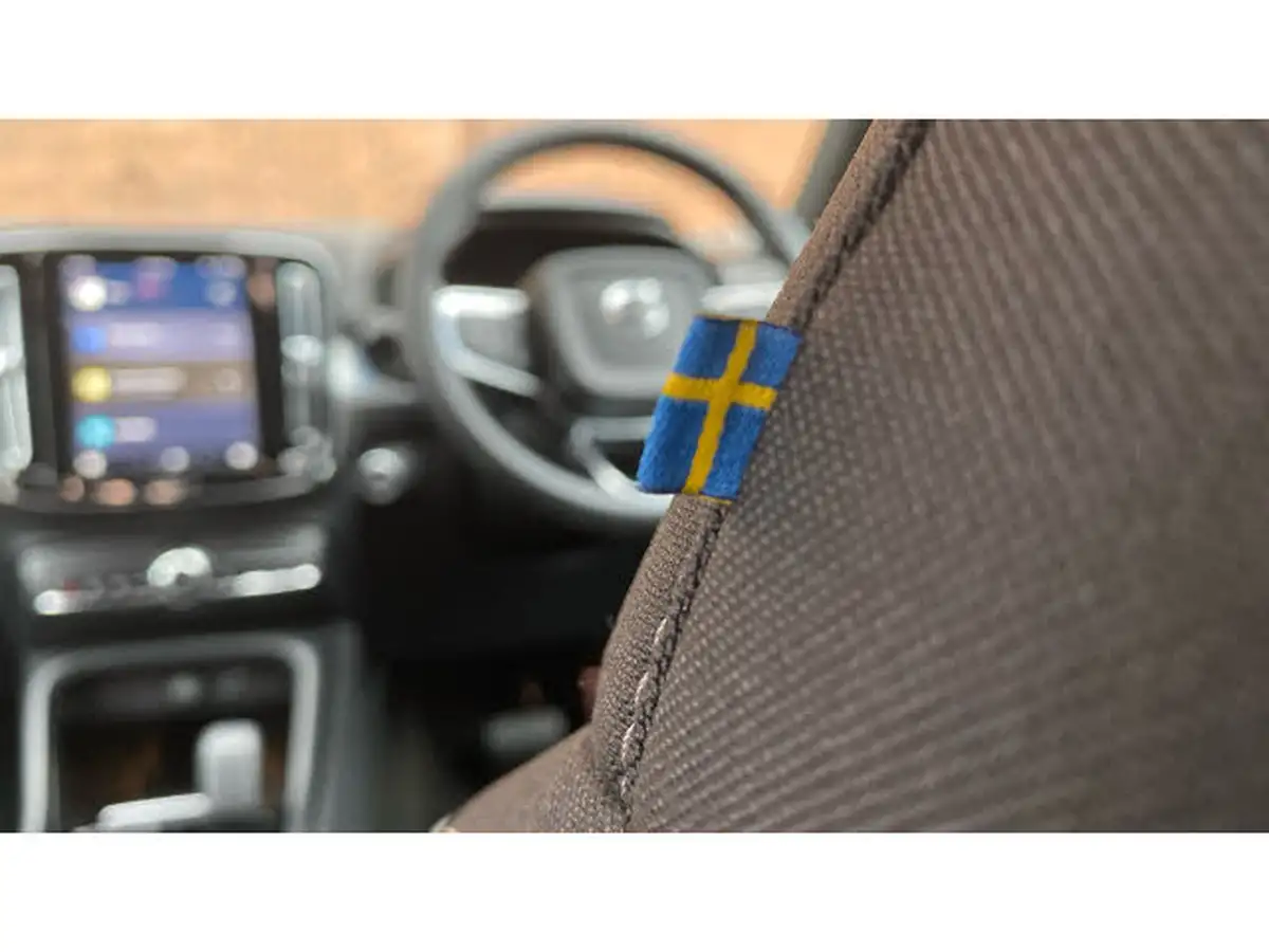 2024-volvo-xc40-20-b3-plus-big-21