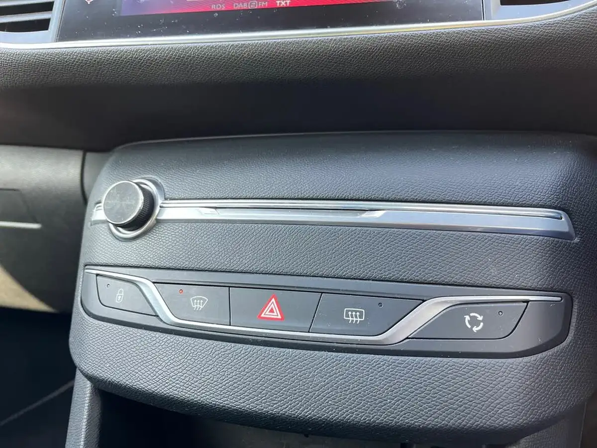 2016-peugeot-308-sw-16bluehdi-gt-line-big-28