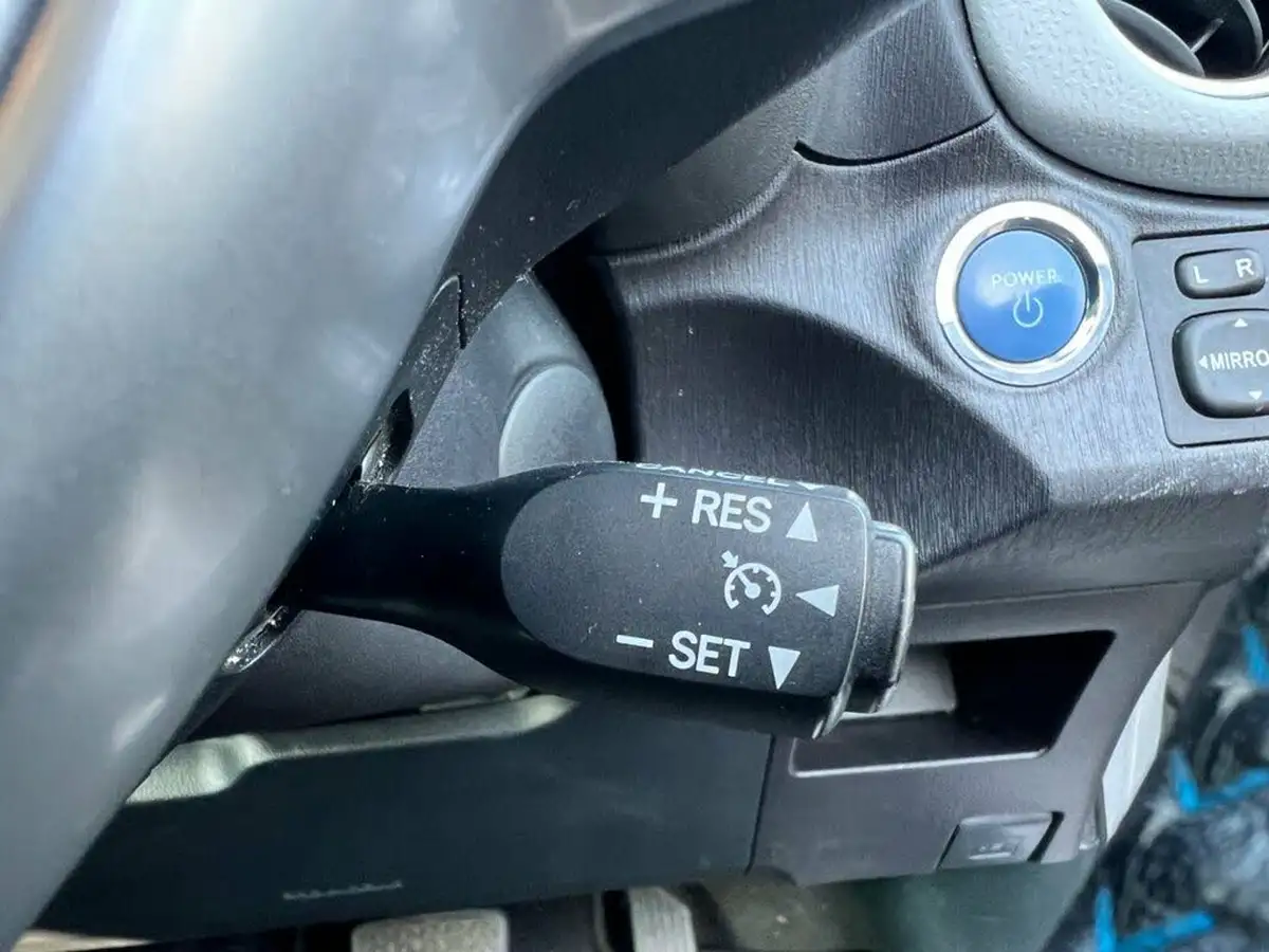2012-toyota-yaris-15-vvt-i-t-spirit-big-9