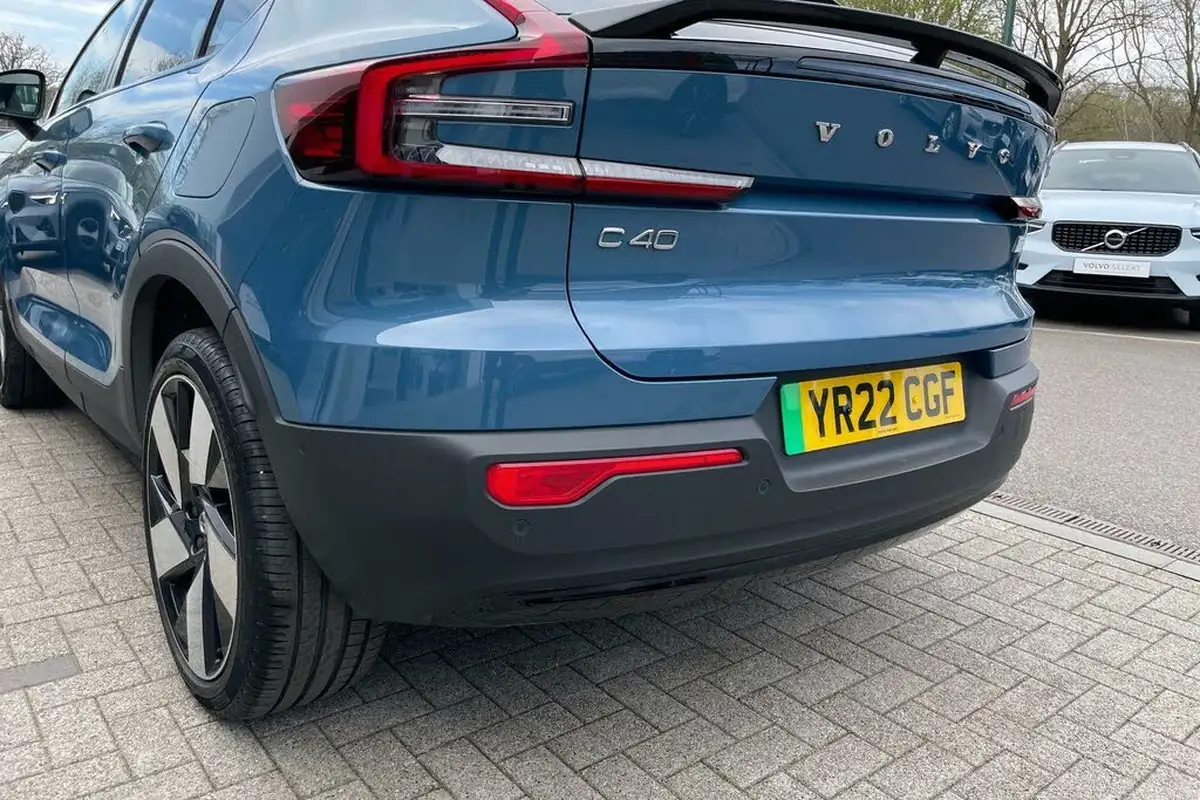 2022-volvo-c40-e-twin-recharge-pro-big-16