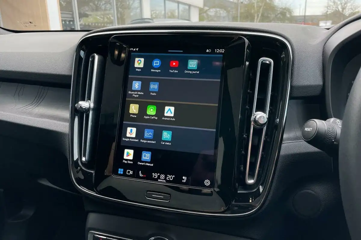 2022-volvo-c40-e-twin-recharge-pro-big-40
