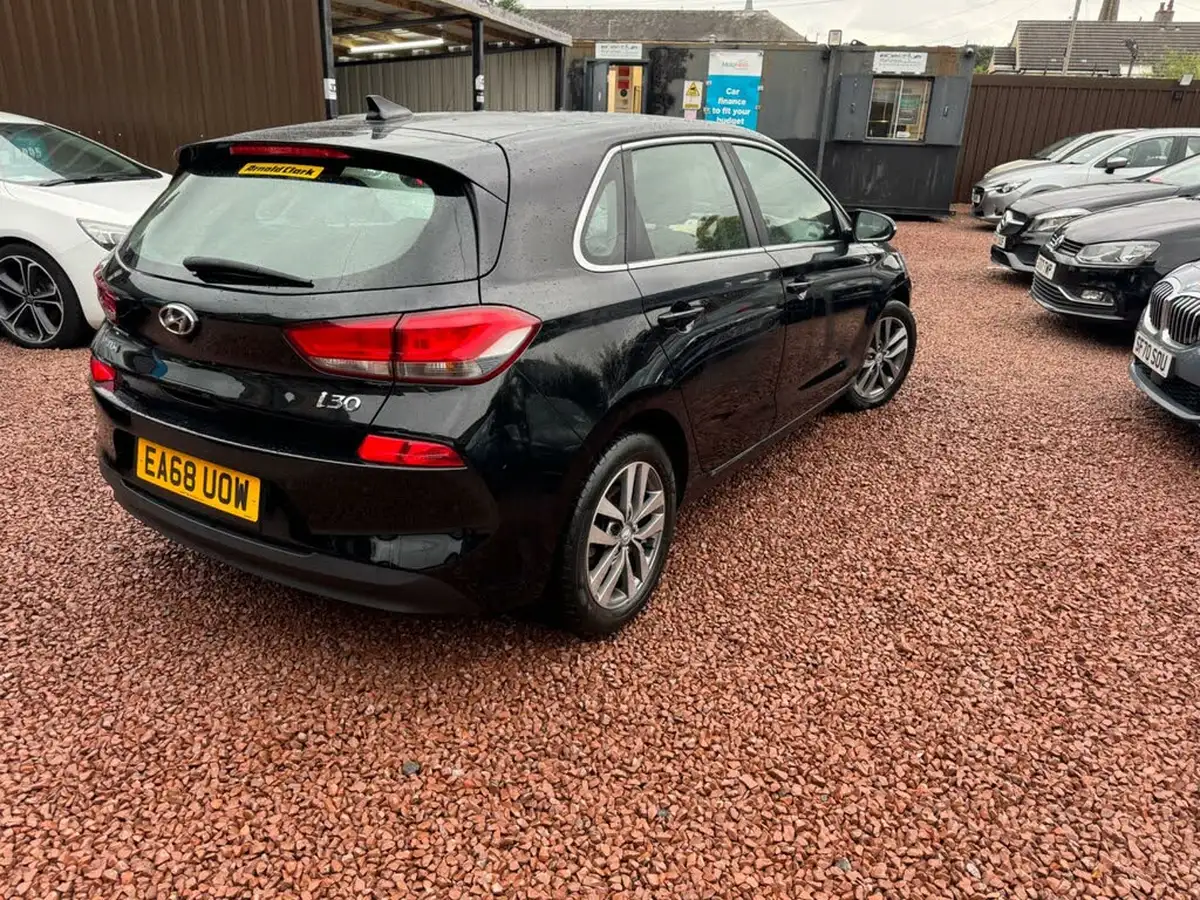 2018-hyundai-i30-10-t-gdi-se-nav-hatchback-big-5