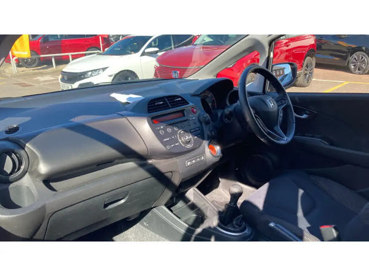 2015-honda-jazz-14-es-plus-big-1