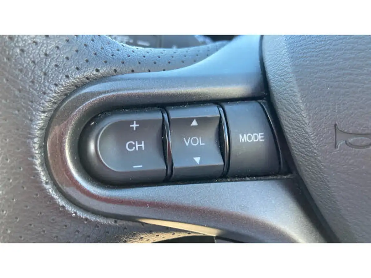 2015-honda-jazz-14-es-plus-big-25