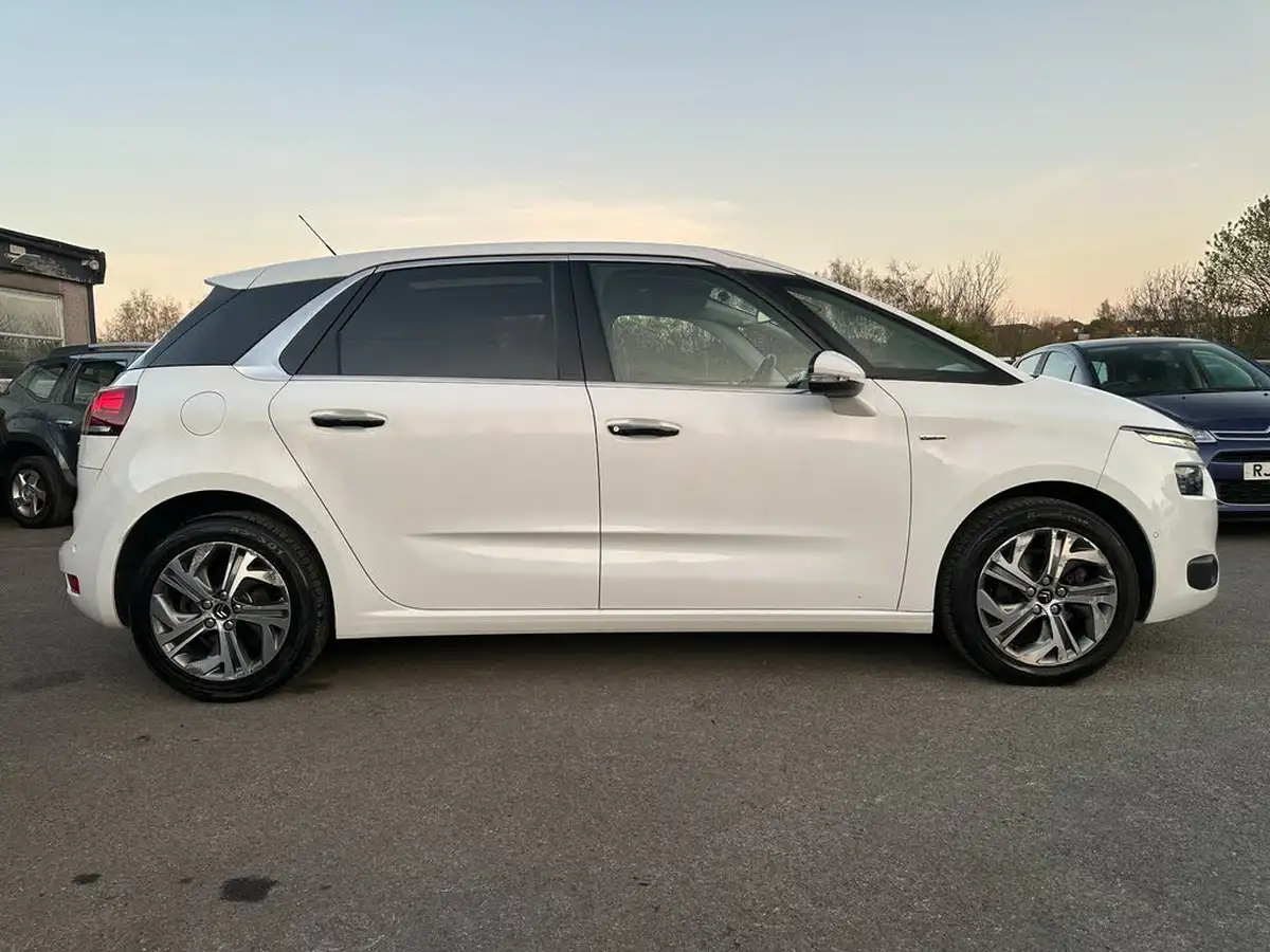 2014-citroen-c4-picasso-16e-hdi-exclusive-big-22