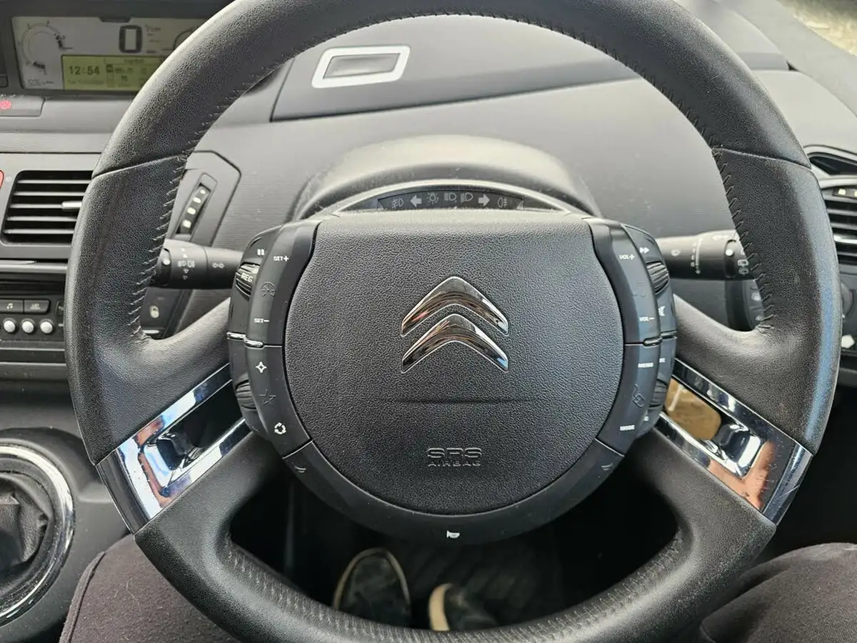 2013-citroen-grand-c4-picasso-16hdi-edition-big-16