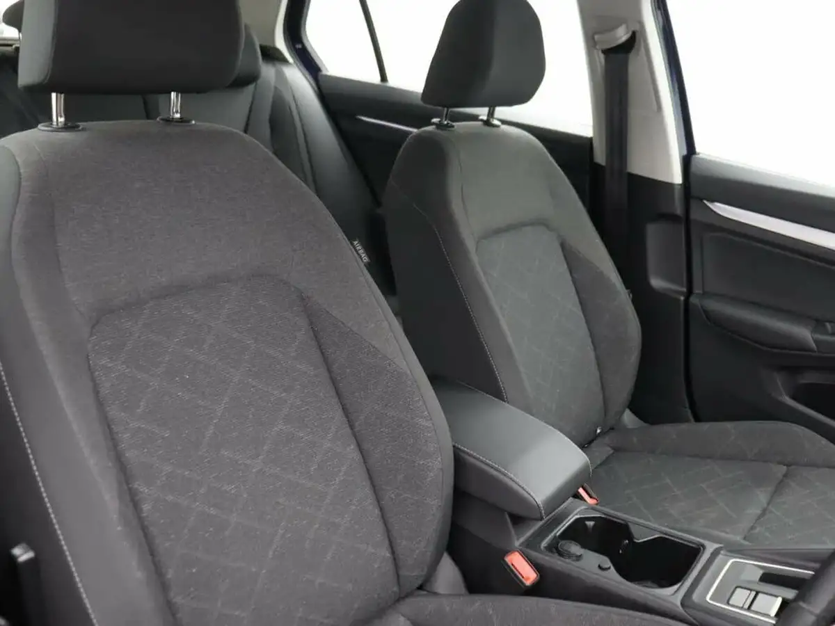 2024-volkswagen-golf-10-etsi-life-hatchback-big-6