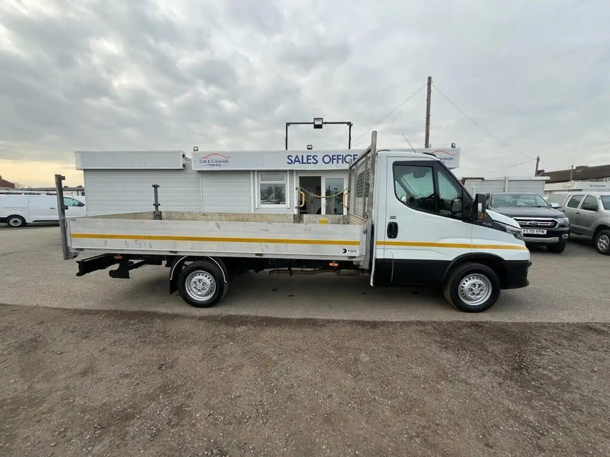2022-iveco-daily-s-class-23td-35s14-3000-chassis-cab-big-4