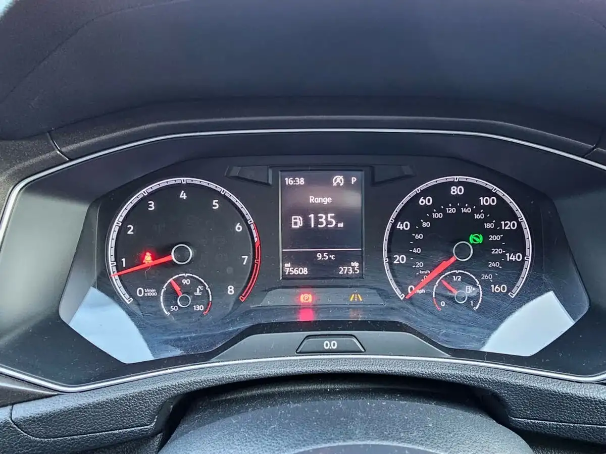 2019-volkswagen-t-roc-15-tsi-se-dsg-big-14