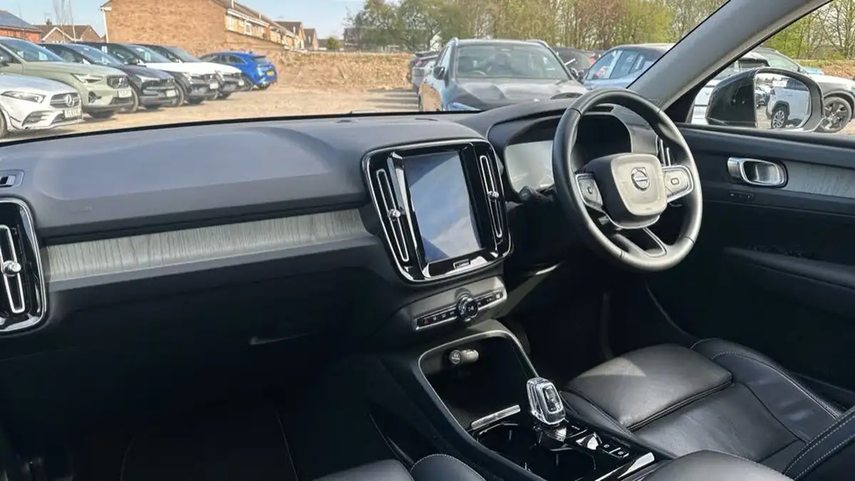 2019-volvo-xc40-20td-d3-inscription-pro-awd-geartronic-big-3