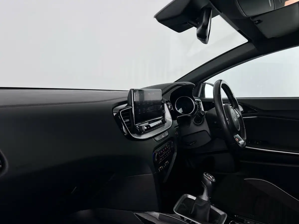2022-kia-pro-ceed-15-t-gdi-gt-line-big-12