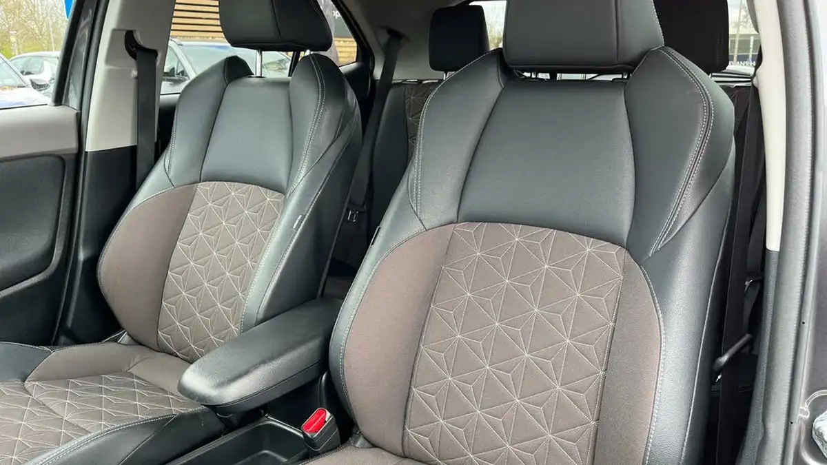 2023-toyota-yaris-cross-15-vvt-i-excel-awd-i-big-36