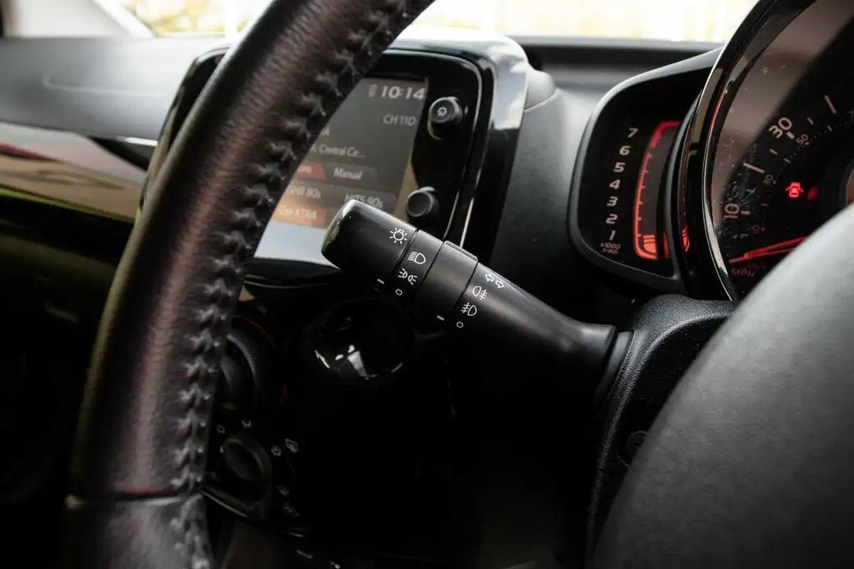 2017-toyota-aygo-10-vvt-i-x-cite-2-cyan-5d-x-shift-big-16