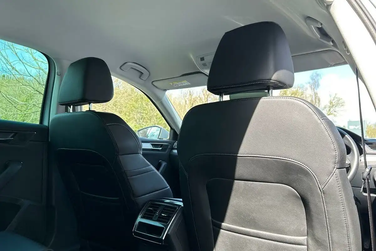 2022-skoda-superb-20tdi-se-technology-estate-dsg-big-16