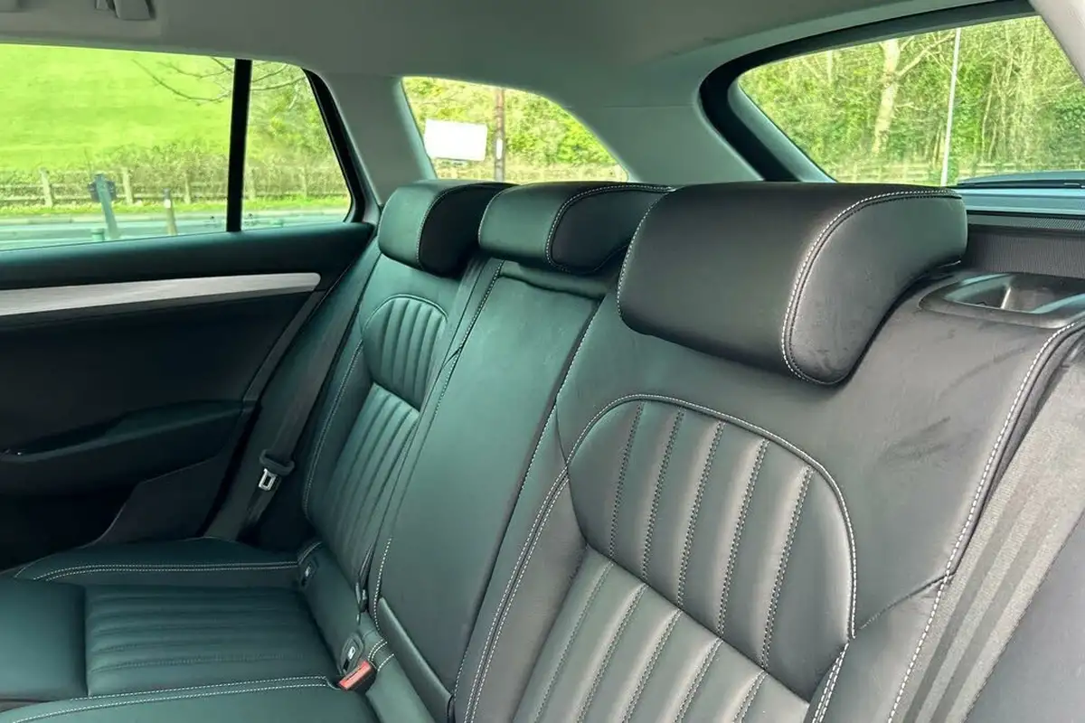 2022-skoda-superb-20tdi-se-technology-estate-dsg-big-39