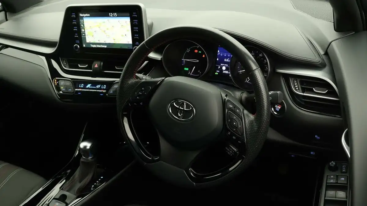 2021-toyota-c-hr-18-vvt-i-gr-sport-big-8